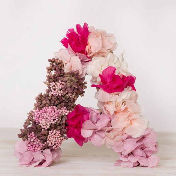 Decora tu casa con nuestra letras con flores secas