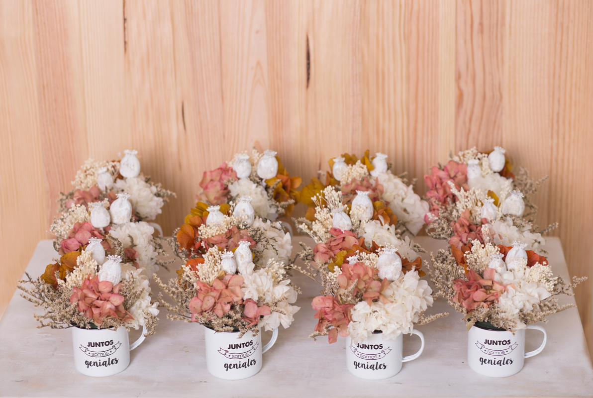 Tazas decorativas con flor seca y preservada, para eventos, en Badalona-Barcelona