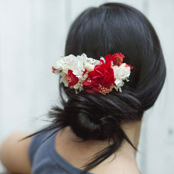 tocados para el pelo con flor seca y preservada, en colores rojos y blancos