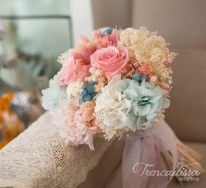 Ramo de novia con flor seca y preservada, flor variada, en tonos empolvados
