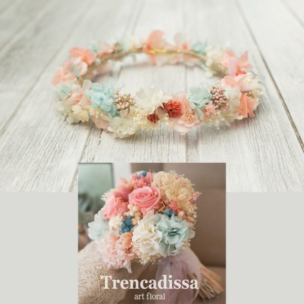 Corona floral con flor preservada romántica y delicada en tonos pastel, empolvados, perfecto complemento para el ramo de novia Juliette.