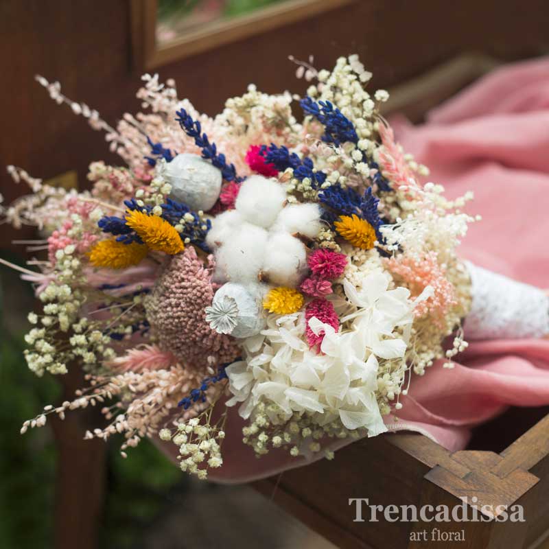 Ramo de novia preservado en tonos rosas, blancos y toques de colores vivos, venta online para toda España