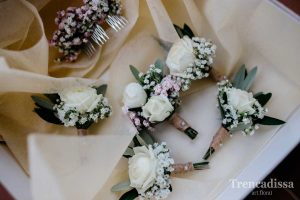 Prendidos de boda con rosas naturales blancas
