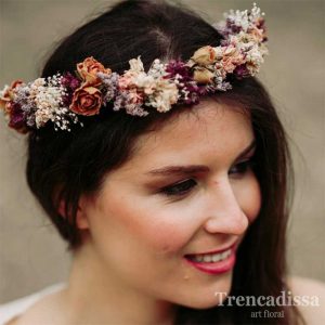 Corona con flor seca para novias, estilo vintage, en floristería Trencadissa, Badalona, venta online