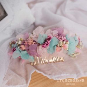 Peineta con flor preservada en tonos pastel para novia