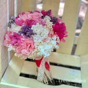 Ramo de novia preservado en tonos fucsia, rosa, blanco y lila