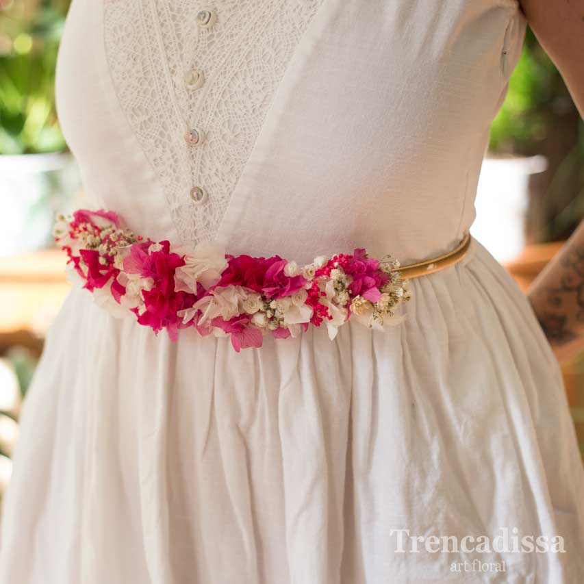 Cinturón con flor preservada