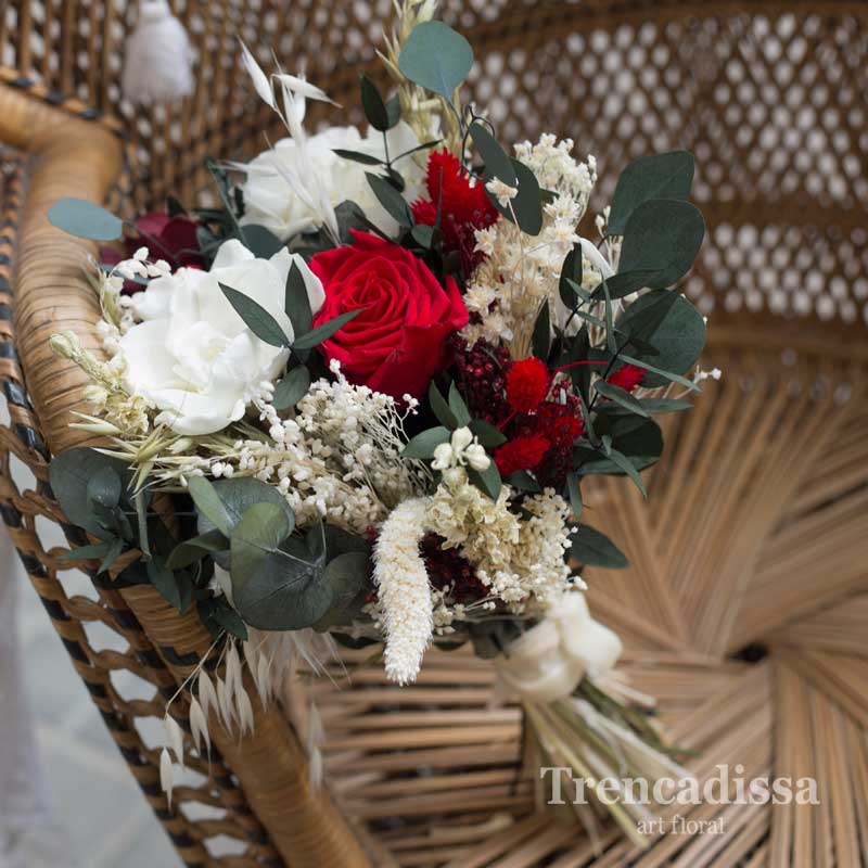 Ramo de novia preservado en rojos y blancos