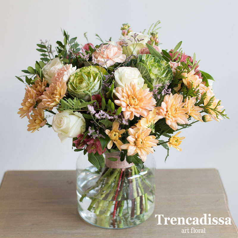 Ramo de flores naturales con crisantemos y rosas, venta online