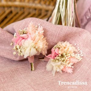 Prendidos para boda en tonos rosa, beig y blanco