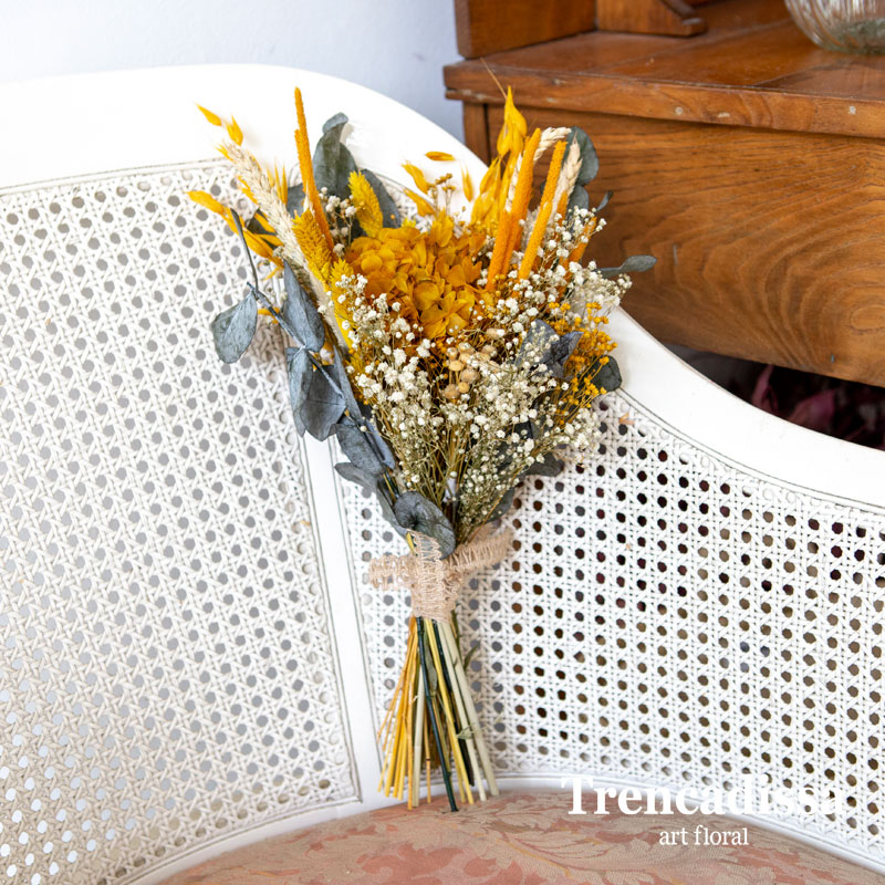 Ramo decorativo con flor seca y preservada en tonos ocres