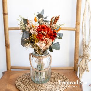 Ramo decorativo con flor seca y preservada en tonos teja