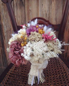 Bouquet-preservado-Ramo-flor-seca-hortensia-preservada-lilas-rosas-blancos1