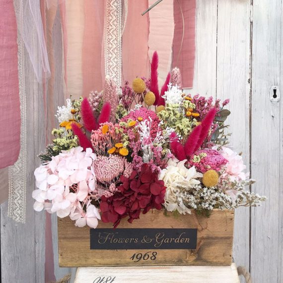Caja de madera con flor preservada en tonos ocres -Trencadissa Art floral