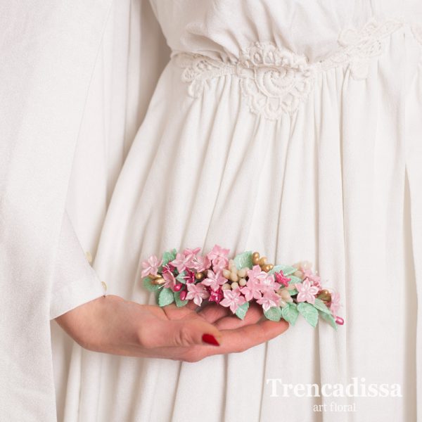 Semi corona con flores de porcelana fría