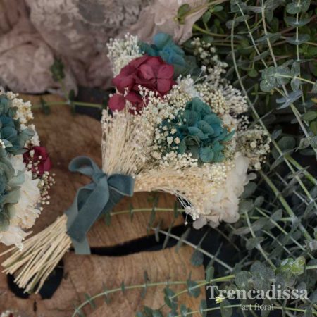 replica-de-ramo-preservado-para-novias-con-hortensia-en-burdeos-y-turquesa