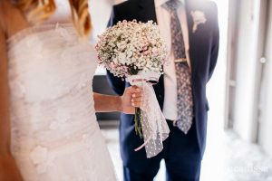 Decoración floral de bodas, ramos de novia y prendidos con flores naturales