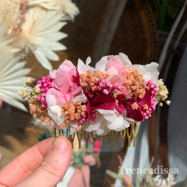 Peineta con flor preservada en tonos rosa