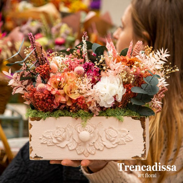 Cajón de madera blanco con flores secas y preservadas, venta online desde Barcelons
