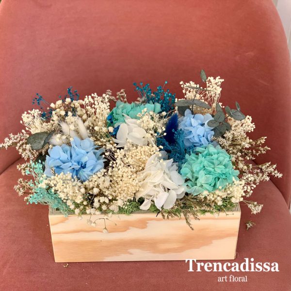 Caja de madera con flores secas y preservadas en tonos azules, venta online