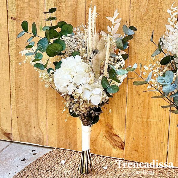 Réplica de ramo de novia preservado en tonos blancos