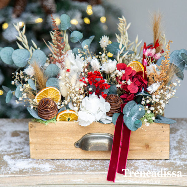Cajón decorado con plantas de Navidad