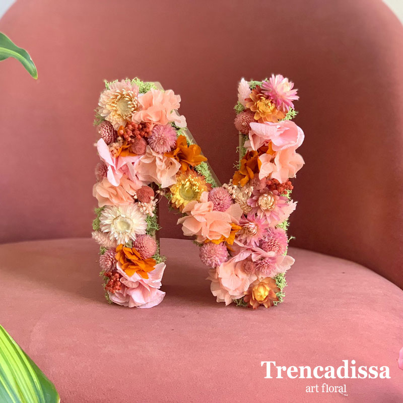 LETRAS Y NÚMEROS CON FLOR SECA Y PRESERVADA