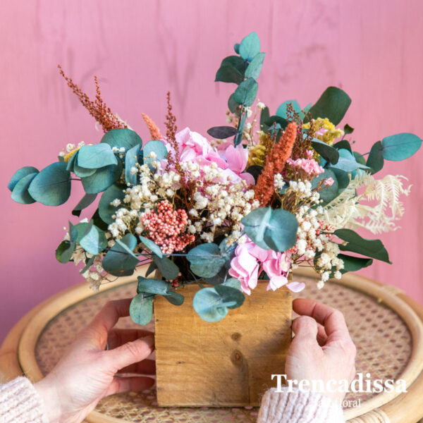 Caja de madera personalizada con fotos y rosas para San Valentín