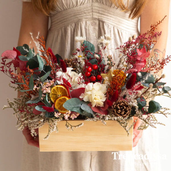 Caja decorada de Navidad con flor seca y preservada