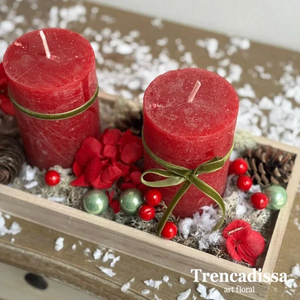 Centro navideño tonos rojos con tres velas