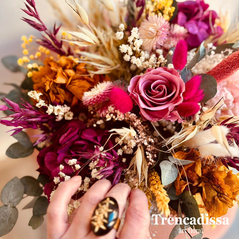 ramos de flores con rosa preservada