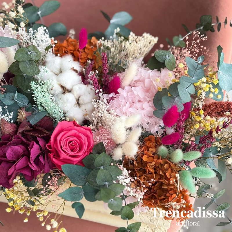 cajas vintage de madera con flores secas y preservadas barcelona