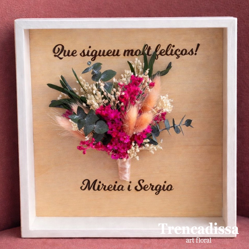 cuadros con flor seca y preservada en tonos fucsia