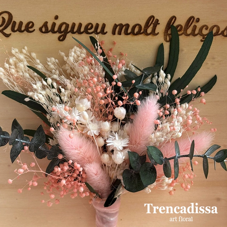 cuadros de madera con flor seca y preservada en tonos rosa