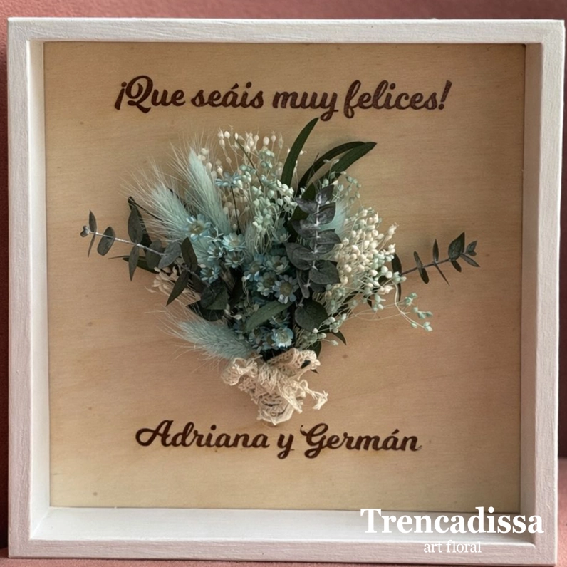 cuadros de madera con flor seca y preservada en tonos verde y blanco