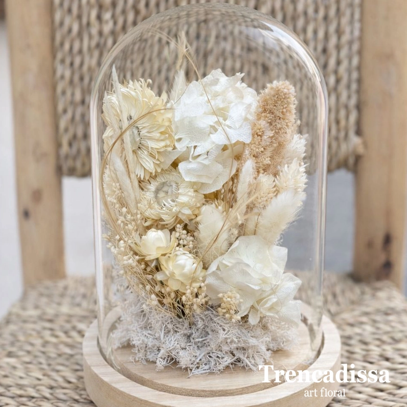 cupula con flor seca y preservada tonos blancos