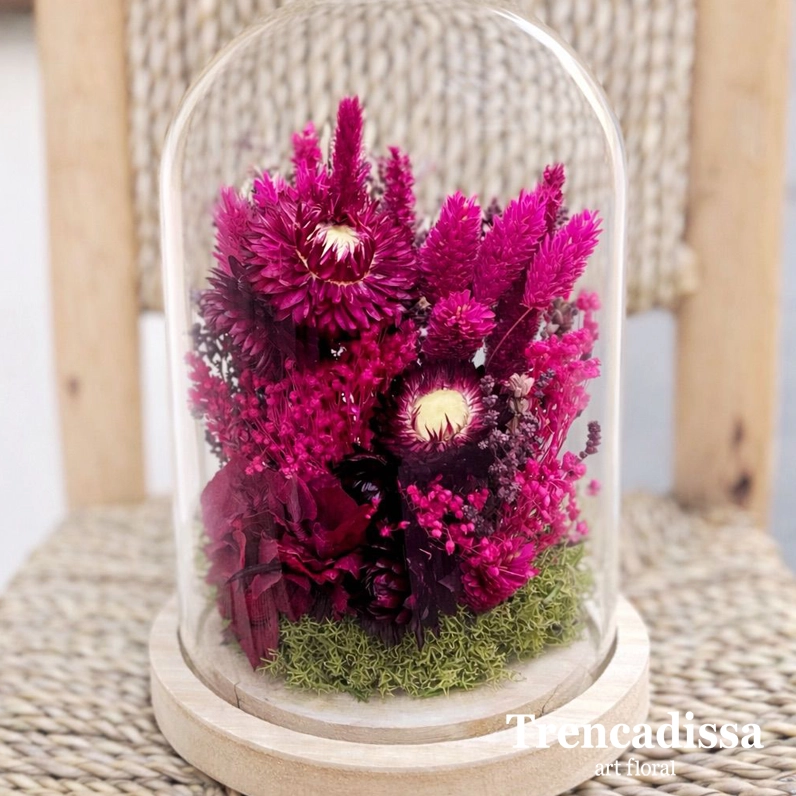 cupula con flor seca y preservada tonos rosa