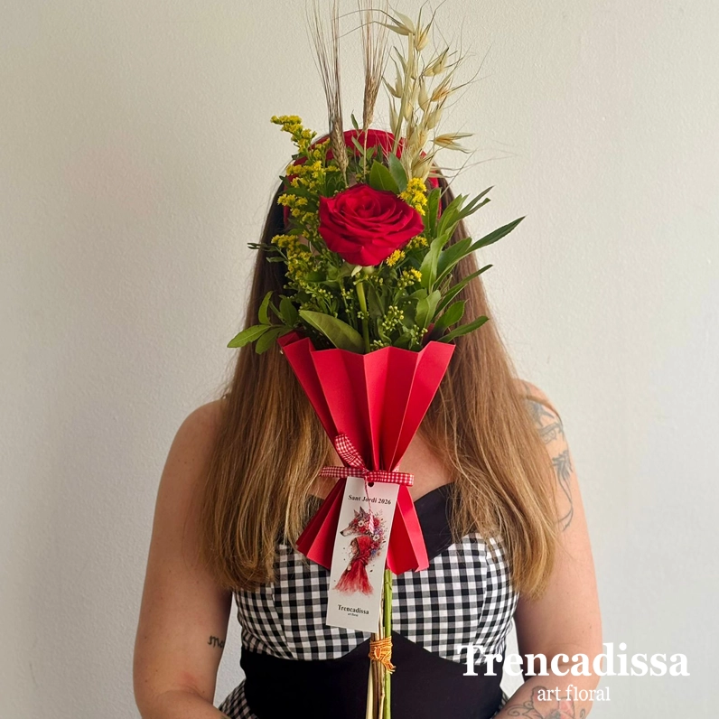 rosas de sant jordi badalona con envoltorio