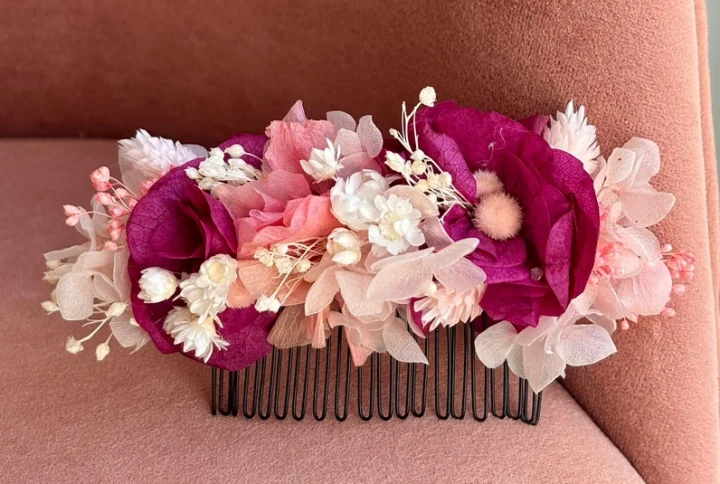 Peineta floral preservada para novias