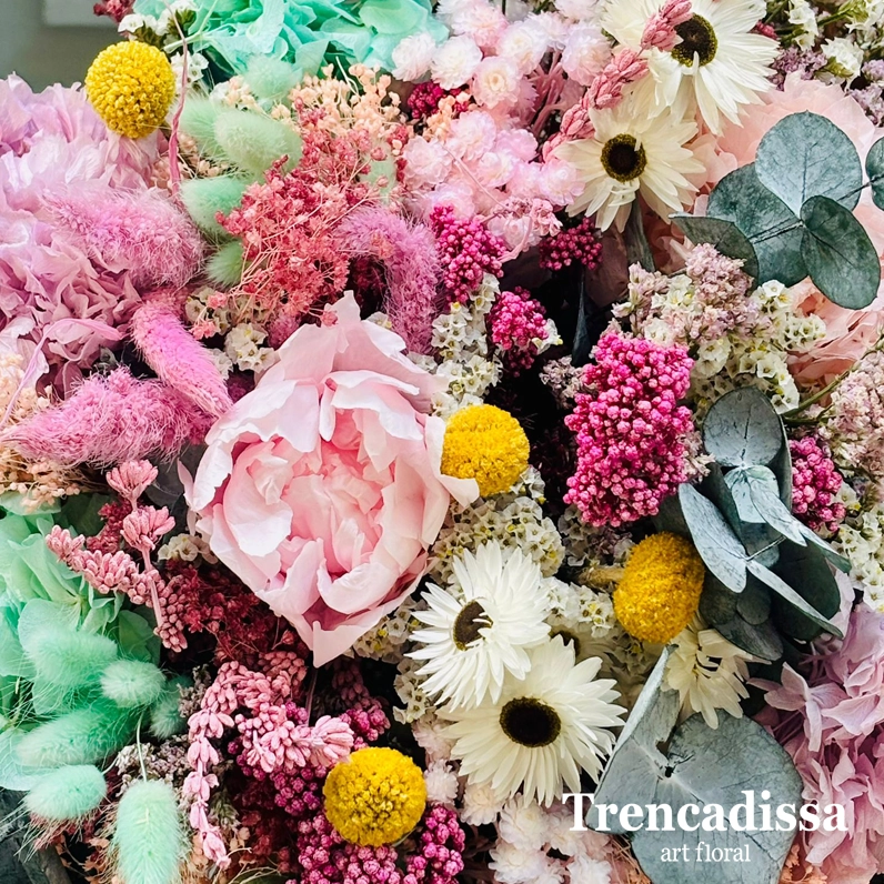 ramos de flores preservadas y secas tonos rosa
