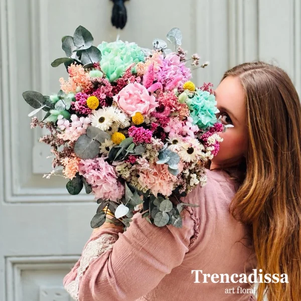 eucalipto verd preservat Ghypsophila blanca preserv Hortensia rosa preservada, malva turquesa Setaria seca Bloom rosa i blanco Flor de arroz preservada Peonia rosa Margarita seca Crasperia amarilla Lagurus turquesa Flor de arroz rosa preservado Phalaris rosa Viole seco Flor de loto Avena salvaje Phalaris seco