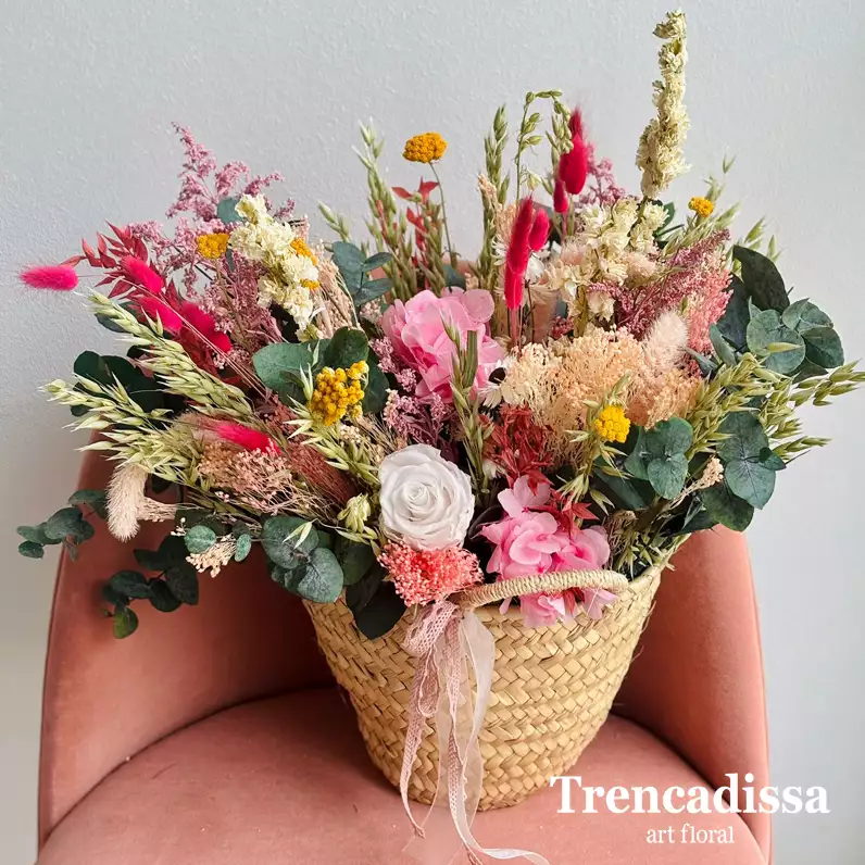 cesta de flor preservada y seca