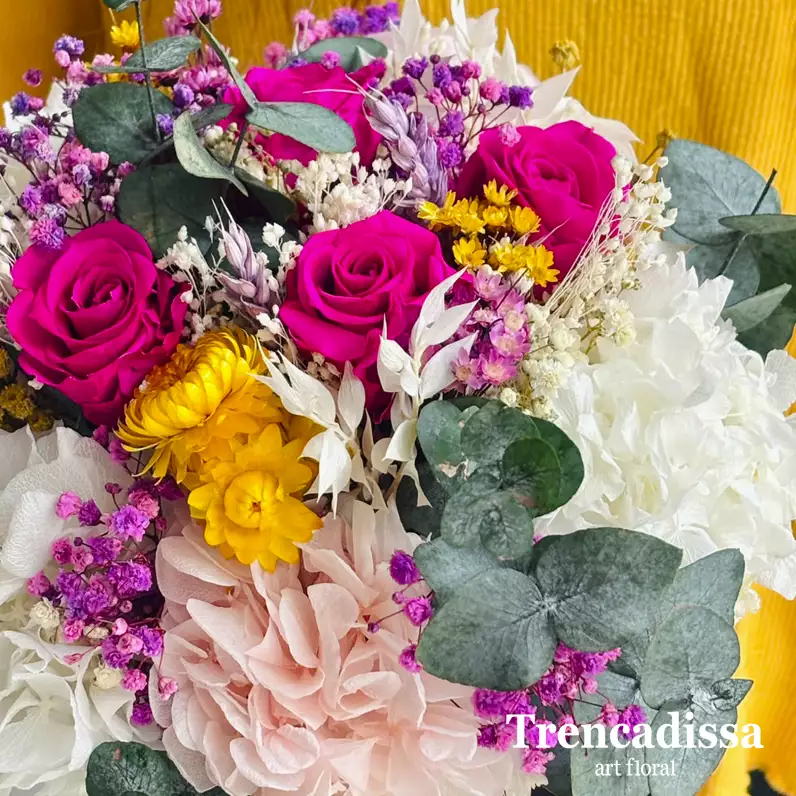 ramos coloridos de novia con flor seca y preservada