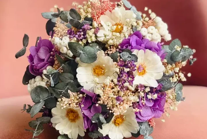 Ramos de novia con flor seca y preservada, con margaritas preservadas