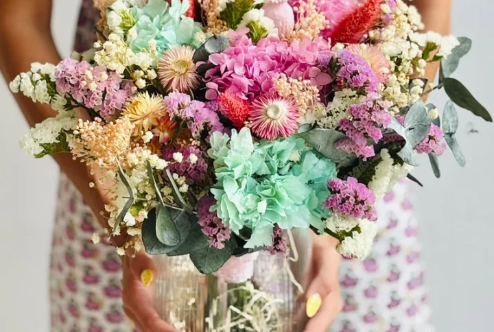 Ramo preservado con flor variada