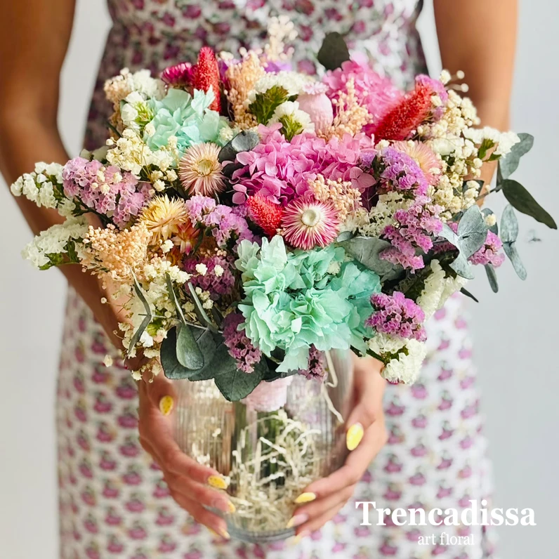 ramo de flores preservado con flor variada