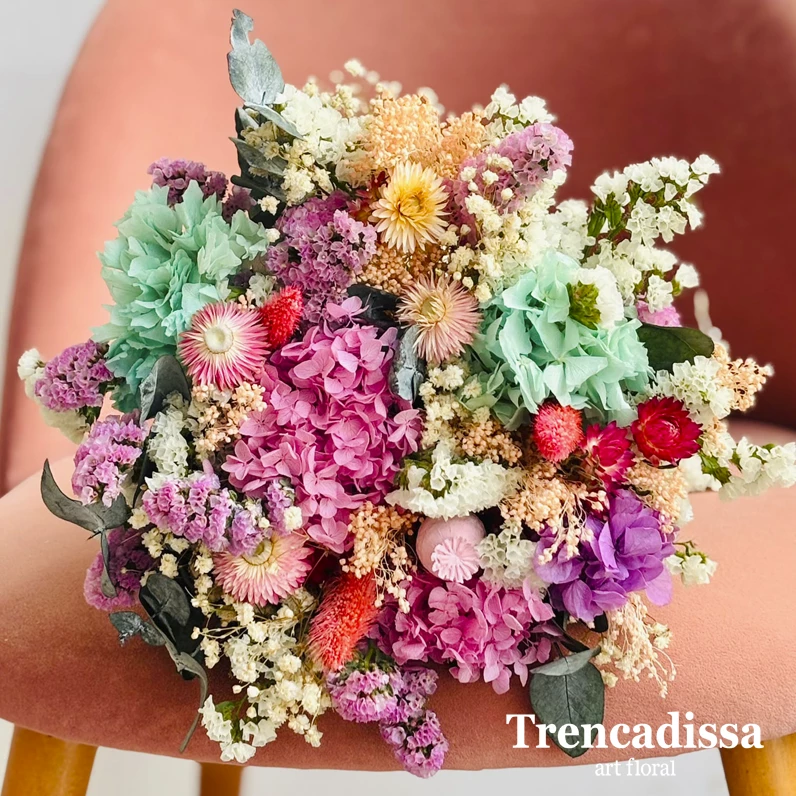 ramo preservado con flores variadas