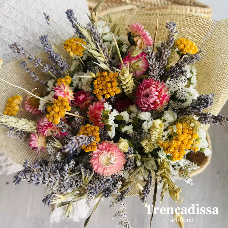 ramo de flores secas con lavanda