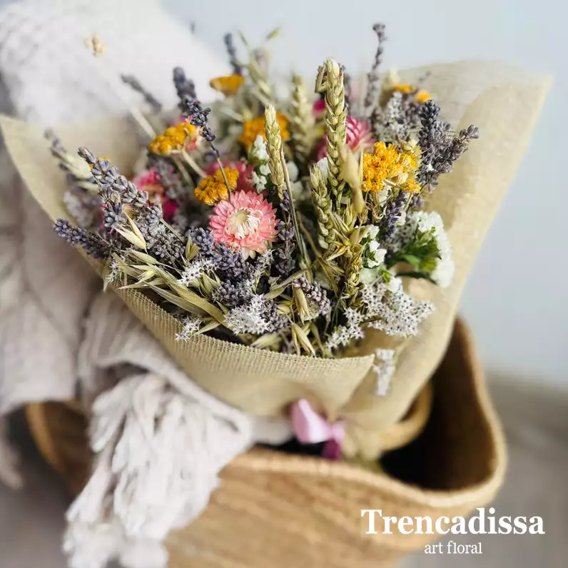 ramo de flores secas con tatarica