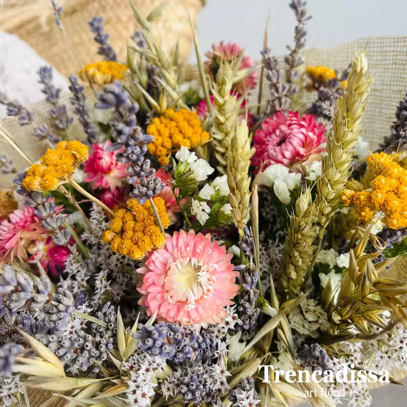 ramo de flores secas con trigo seco